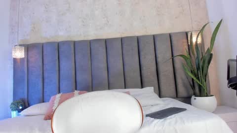 Holly online show from 03-01-25, 11:04