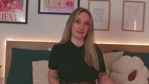 Snapshot of oh_kitty chatting on 01-13-25, 07:43 Kourtney online show from 01-13-25, 07:43