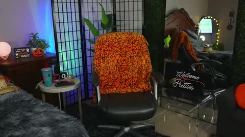 Gray online show from 10-31-25, 04:08