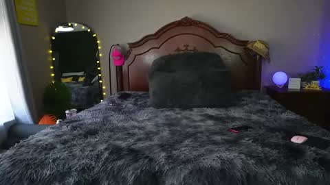 Gray online show from 04-28-26, 04:45