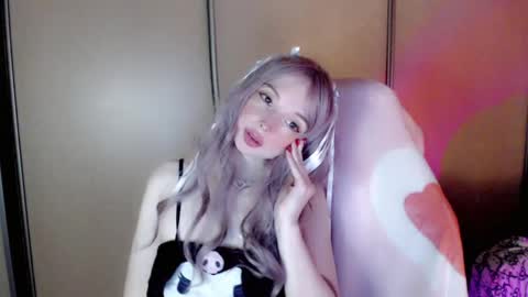 Snapshot of oh_pichuu chatting on 05-18-26, 09:09 Milly online show from 05-18-26, 09:09
