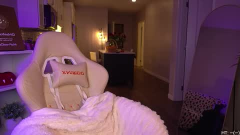 Kelly online show from 11-07-25, 01:27