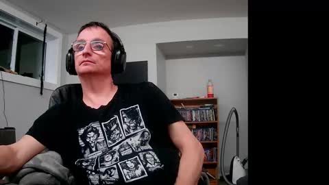 Snapshot of ohbitt chatting on 10-29-25, 04:37 ohbitt online show from 10-29-25, 04:37