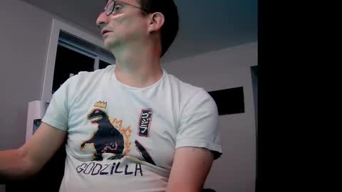 Snapshot of ohbitt chatting on 11-19-25, 04:12 ohbitt online show from 11-19-25, 04:12