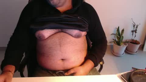 Snapshot of ohfck11 chatting on 12-06-24, 01:55 Chubby Gary online show from 12-06-24, 01:55