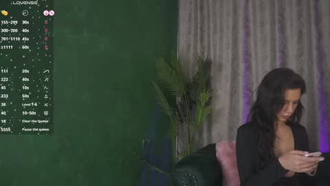 Snapshot of ohh_my_venus chatting on 02-07-25, 04:48 Julia online show from 02-07-25, 04:48