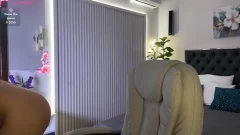 Snapshot of ohmyemma chatting on 10-01-25, 01:33 Emma online show from 10-01-25, 01:33