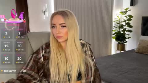 Snapshot of ohmyemma chatting on 11-27-25, 01:29 Emma online show from 11-27-25, 01:29