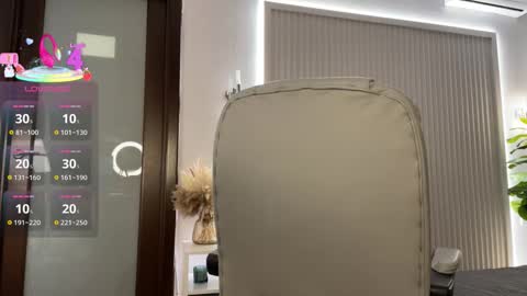 Snapshot of ohmyemma chatting on 02-05-26, 01:43 Emma online show from 02-05-26, 01:43