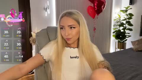 Snapshot of ohmyemma chatting on 02-18-26, 01:12 Emma online show from 02-18-26, 01:12