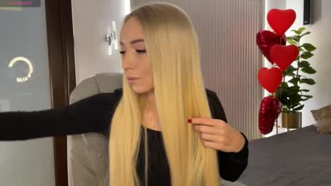 Snapshot of ohmyemma chatting on 03-04-26, 01:22 Emma online show from 03-04-26, 01:22