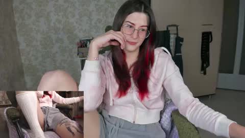 Snapshot of ohmygoddestkimmy chatting on 09-28-25, 03:12 Kmmy online show from 09-28-25, 03:12