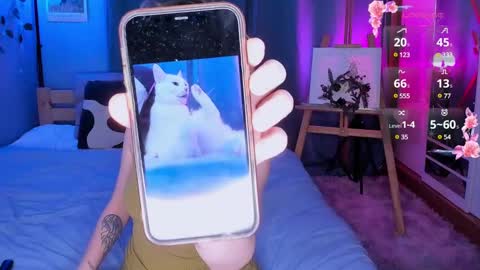 Snapshot of ohmymiami_ chatting on 12-22-24, 07:54 Light online show from 12-22-24, 07:54