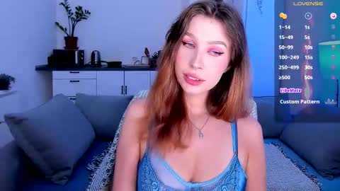 Snapshot of ohmymiami_ chatting on 09-17-25, 10:11 Light online show from 09-17-25, 10:11