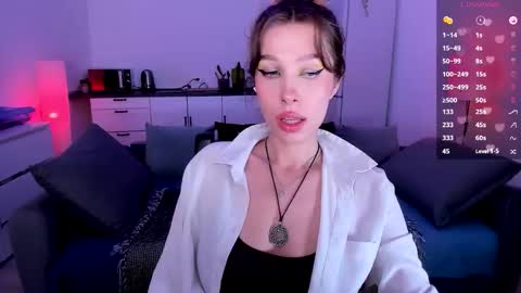 Snapshot of ohmymiami_ chatting on 10-09-25, 09:46 Light online show from 10-09-25, 09:46