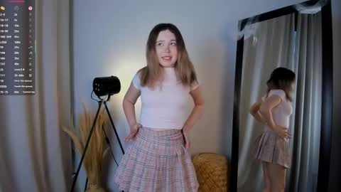 Snapshot of ohmymira chatting on 11-04-25, 06:45 Milana online show from 11-04-25, 06:45