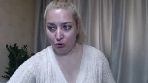 Snapshot of ohsweetiren chatting on 05-08-26, 07:03 Iren online show from 05-08-26, 07:03