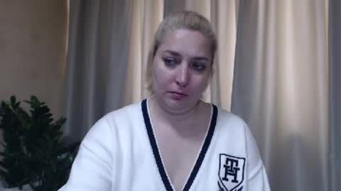 Snapshot of ohsweetiren chatting on 05-19-26, 05:25 Iren online show from 05-19-26, 05:25