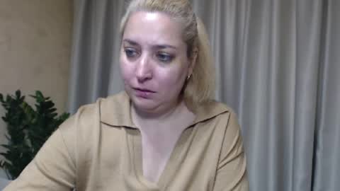 Snapshot of ohsweetiren chatting on 05-20-26, 05:57 Iren online show from 05-20-26, 05:57