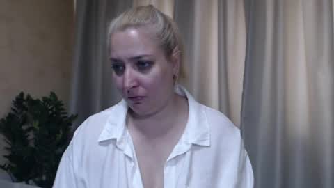 Snapshot of ohsweetiren chatting on 05-29-26, 06:00 Iren online show from 05-29-26, 06:00