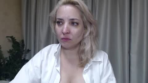 Mari online show from 09-17-25, 05:03