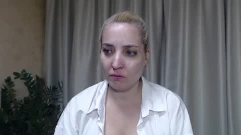 Mari online show from 09-25-25, 04:54