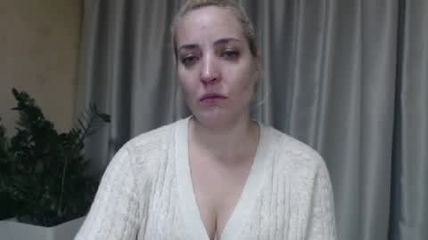 Mari online show from 10-11-25, 03:43