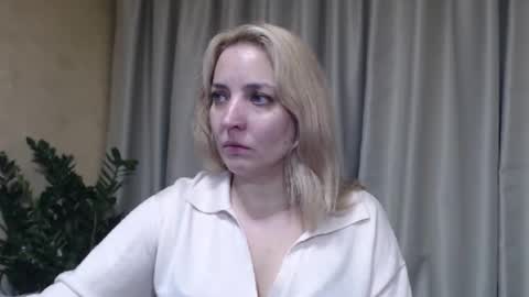 Mari online show from 11-15-25, 04:25