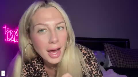 Snapshot of okchelsea chatting on 09-25-25, 02:37 okchelsea online show from 09-25-25, 02:37