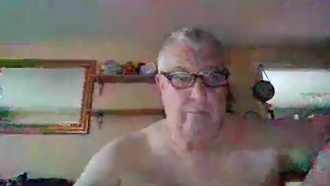 Snapshot of oldcock65uk chatting on 11-27-25, 11:23 Fergus online show from 11-27-25, 11:23