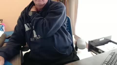 Snapshot of olderandwiser chatting on 12-17-24, 07:04 Older and Wiser online show from 12-17-24, 07:04