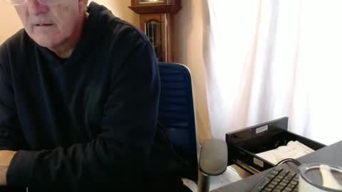 Snapshot of olderandwiser chatting on 01-09-25, 03:12 Older and Wiser online show from 01-09-25, 03:12