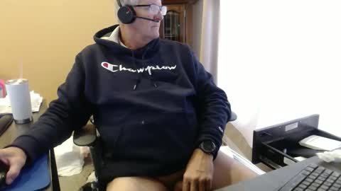 Snapshot of olderandwiser chatting on 01-22-25, 04:02 Older and Wiser online show from 01-22-25, 04:02