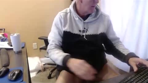 Snapshot of olderandwiser chatting on 02-11-25, 05:50 Older and Wiser online show from 02-11-25, 05:50