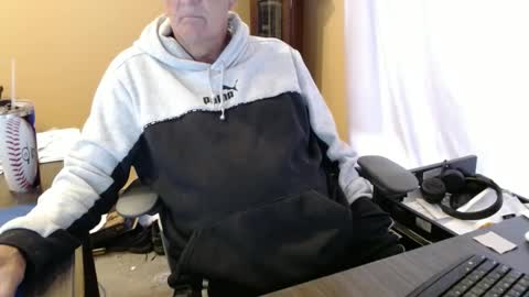 Snapshot of olderandwiser chatting on 09-26-25, 04:22 Older and Wiser online show from 09-26-25, 04:22