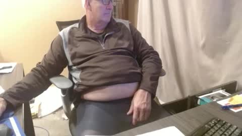 Snapshot of olderandwiser chatting on 11-07-25, 05:29 Older and Wiser online show from 11-07-25, 05:29