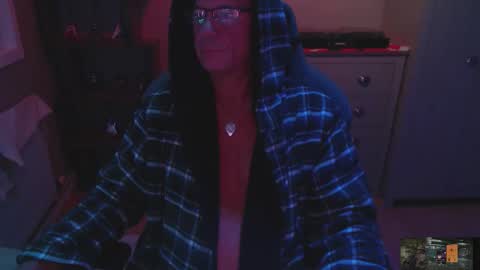 Snapshot of oldveteranuk chatting on 10-31-25, 05:30 oldveteranuk online show from 10-31-25, 05:30