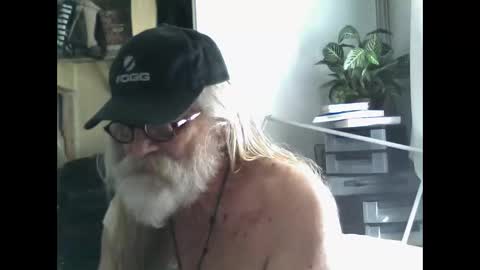 Snapshot of oleredtre chatting on 04-05-26, 07:33 oleredtre online show from 04-05-26, 07:33