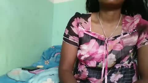 Snapshot of olgaaldy chatting on 10-06-25, 05:27 olgaaldy online show from 10-06-25, 05:27