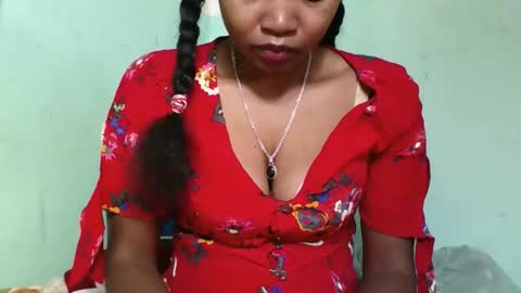 Snapshot of olgaaldy chatting on 10-08-25, 06:22 olgaaldy online show from 10-08-25, 06:22