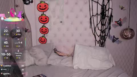 Snapshot of oliiverr22 chatting on 10-31-25, 12:28 oliiverr22 online show from 10-31-25, 12:28