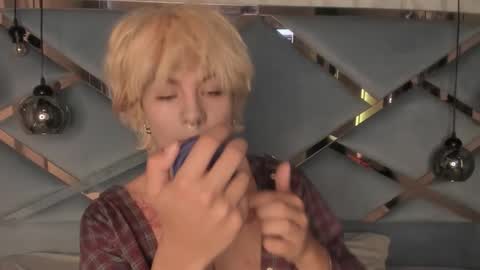 Snapshot of oliiverr22 chatting on 11-12-25, 09:03 oliiverr22 online show from 11-12-25, 09:03