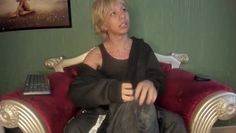 Snapshot of oliiverr22 chatting on 11-20-25, 12:16 oliiverr22 online show from 11-20-25, 12:16