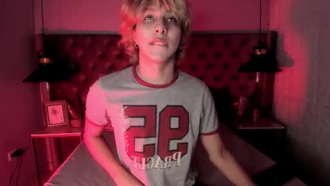 Snapshot of oliiverr22 chatting on 11-28-25, 12:52 oliiverr22 online show from 11-28-25, 12:52