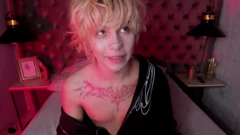 Snapshot of oliiverr22 chatting on 11-30-25, 12:53 oliiverr22 online show from 11-30-25, 12:53