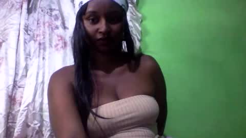 olinah610 online show from 10-10-25, 06:51