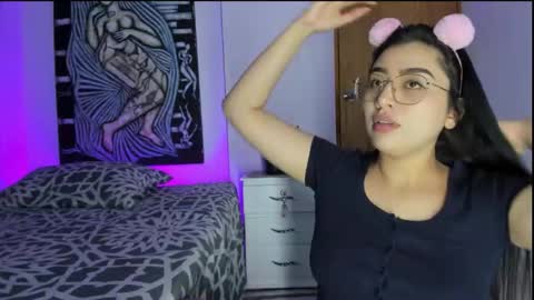 Olivia online show from 10-11-25, 03:06