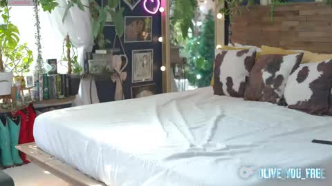 Olive online show from 04-12-26, 04:45