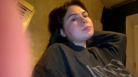 Snapshot of olivepeach chatting on 01-05-25, 01:58 Oil online show from 01-05-25, 01:58