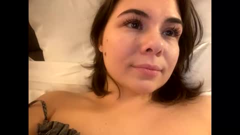 Snapshot of olivepeach chatting on 02-10-25, 07:38 Oil online show from 02-10-25, 07:38